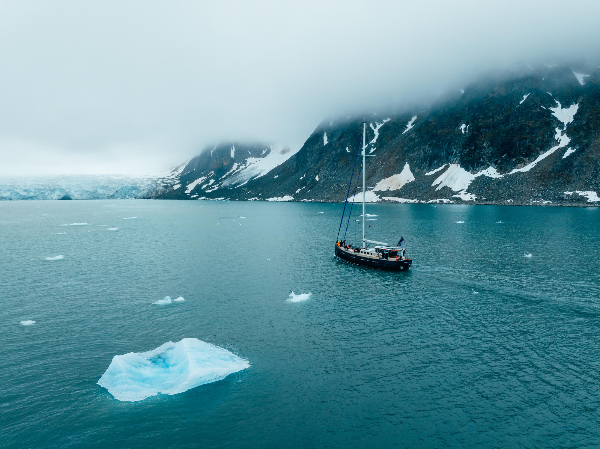 Valiente sailing to a glacier in svalbard